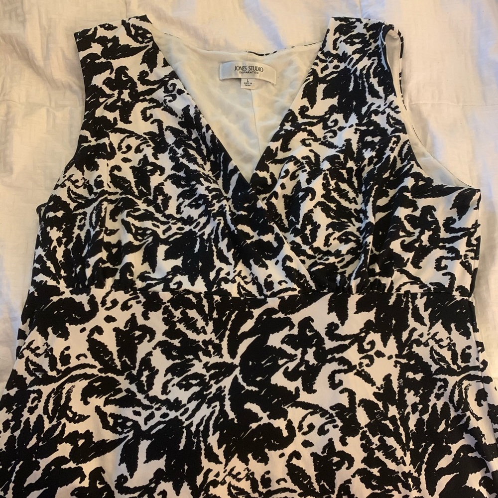 Black and white floral tank